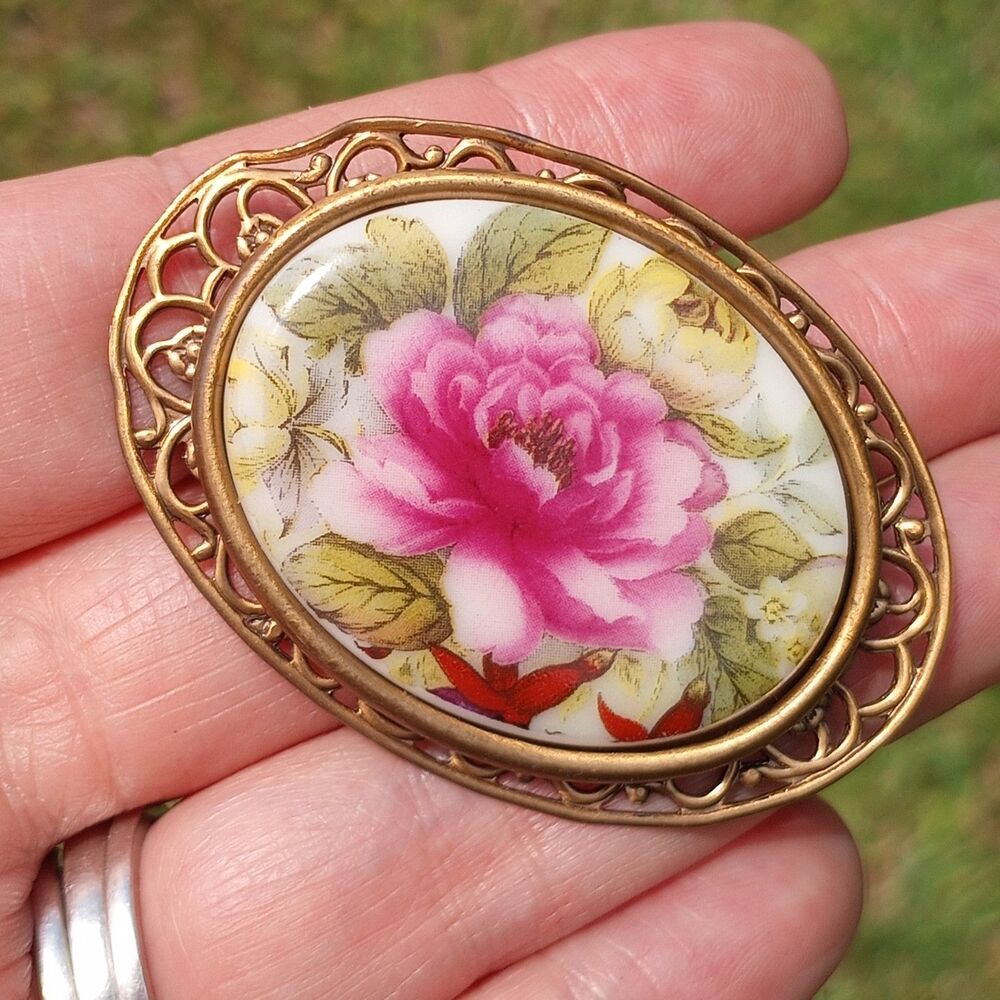 Vintage Romantic Pink Cabbage Rose Oval Porcelain Brooch – Mid-Century Filigree